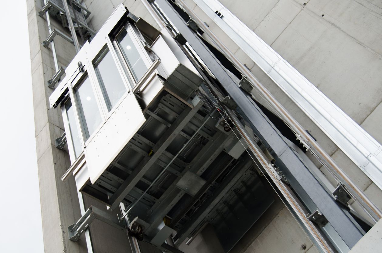 Traction vs. Hydraulic Elevators: Choosing the Right System for Your Building