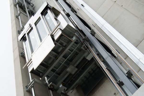 Traction vs. Hydraulic Elevators: Choosing the Right System for Your Building